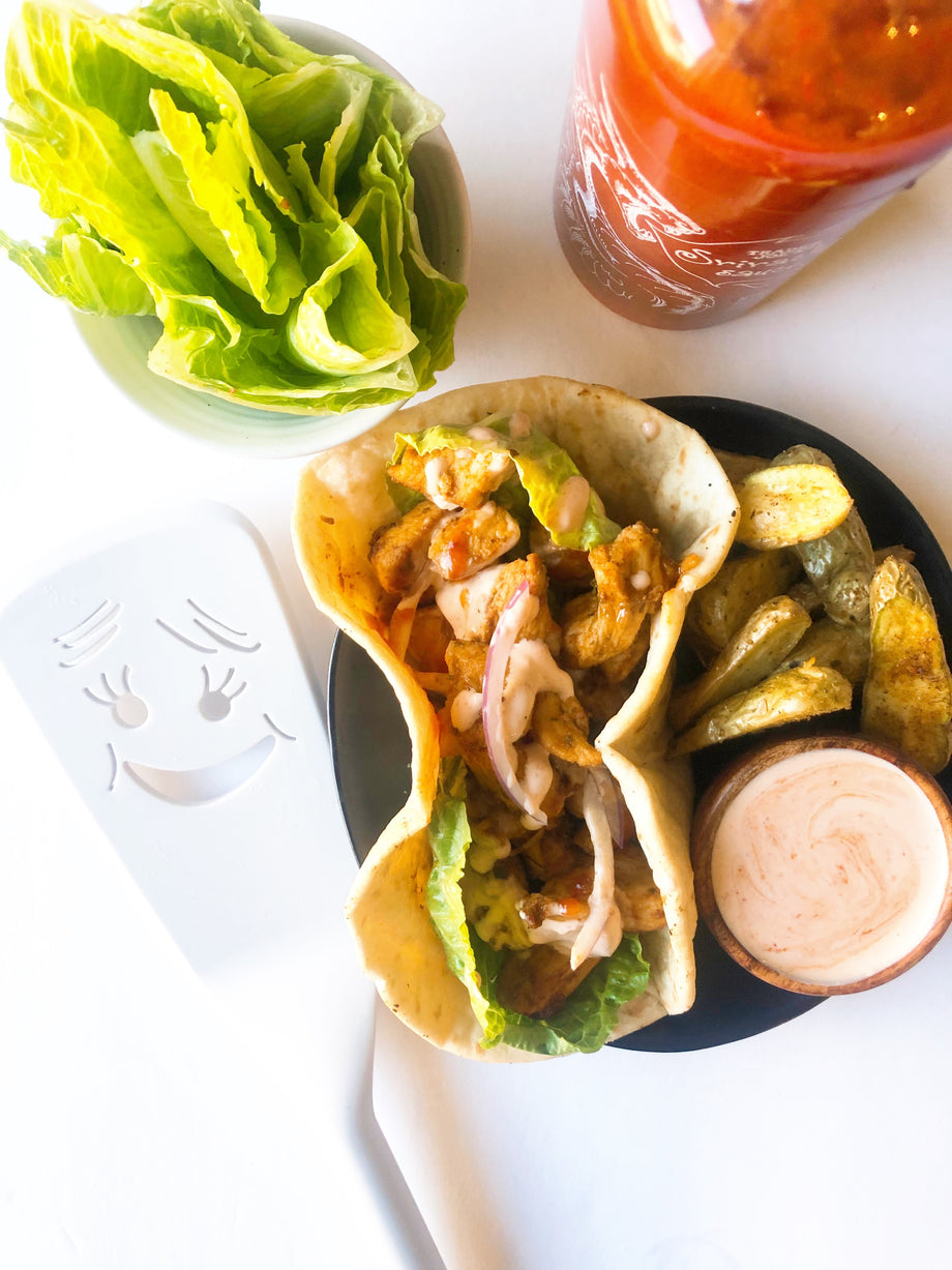 Chicken Flatbreads with Creamy Sriracha Sauce