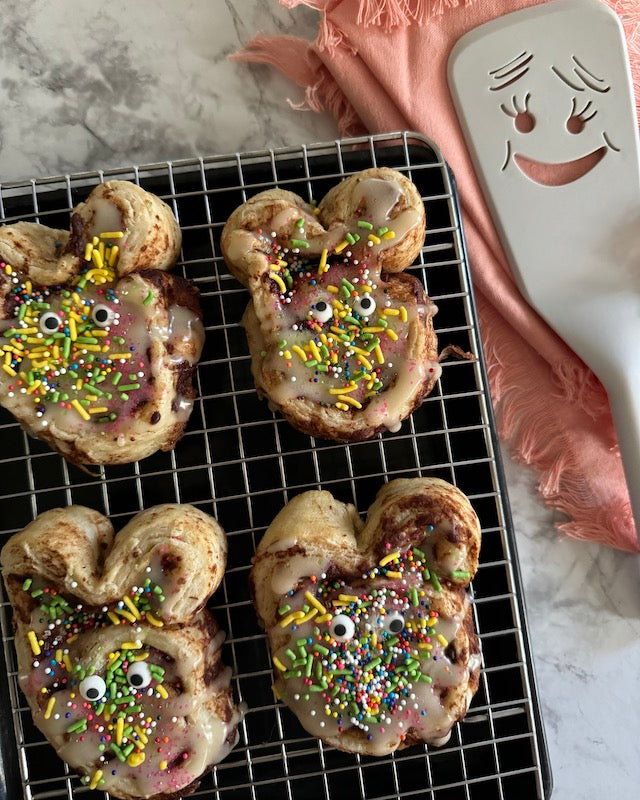 Cinnamon Roll Easter Bunnies