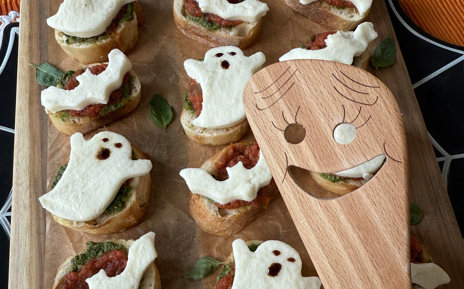 Halloween Crostini Ghosts